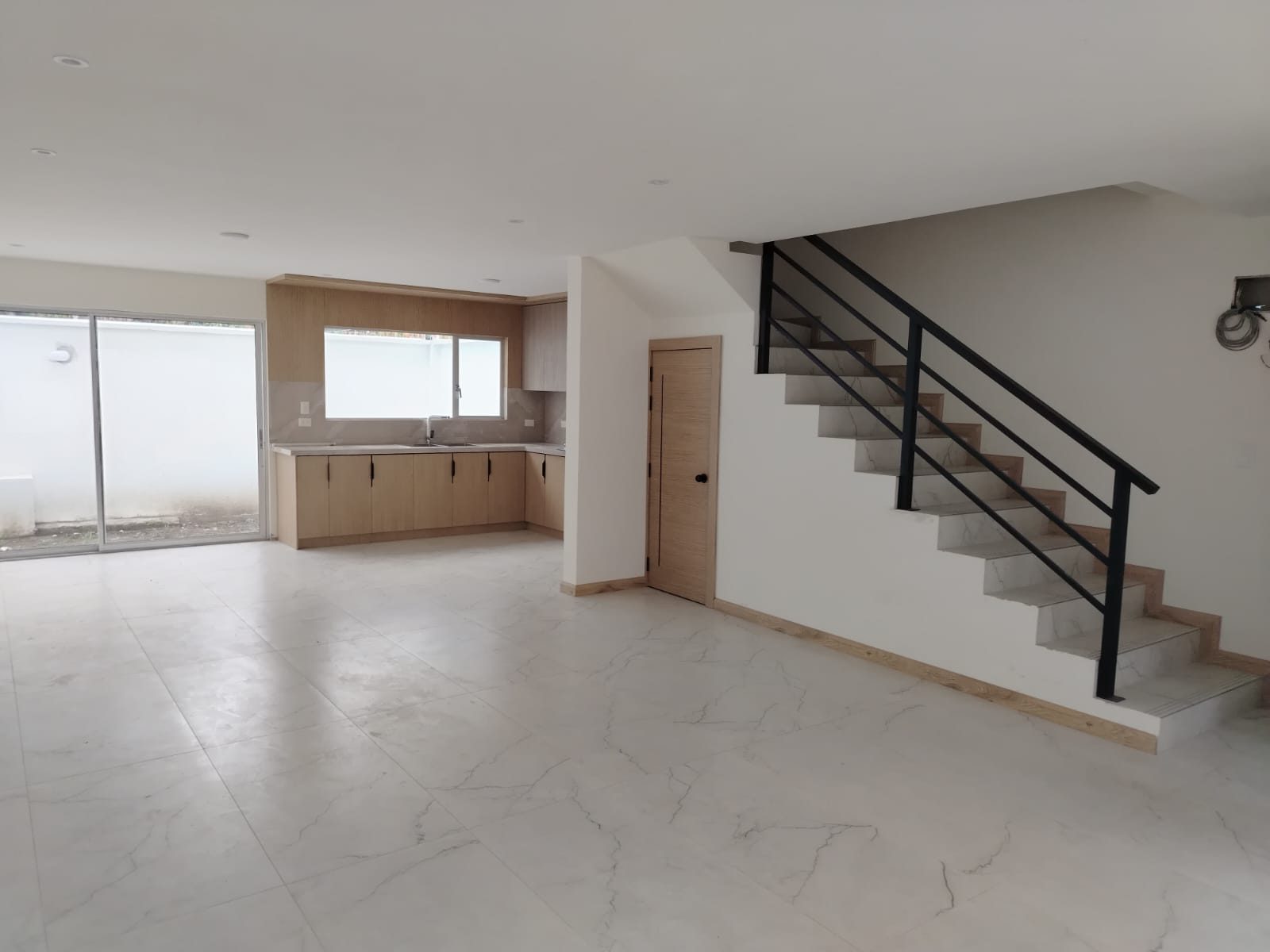 Sala y comedor — casa modelo Villas Praderas del Valle, Cuenca