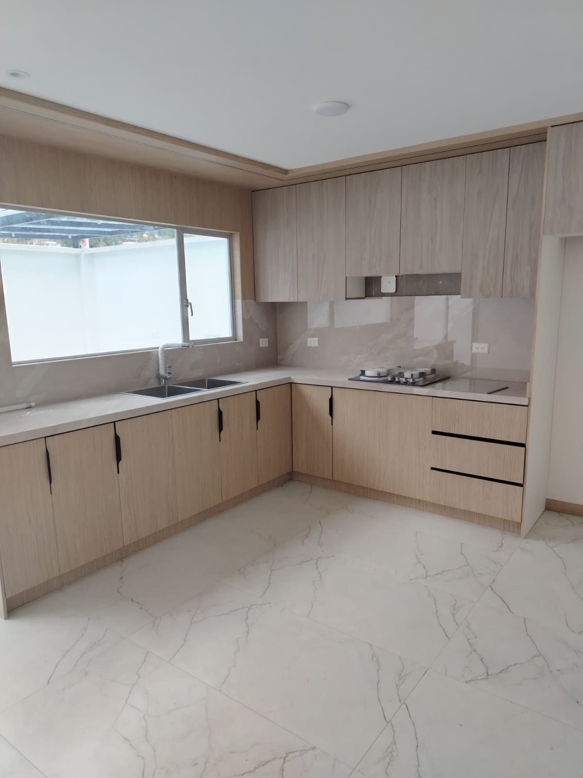 Espacio para comedor diario, junto a la cocina — casa modelo Villas Praderas del Valle, Cuenca