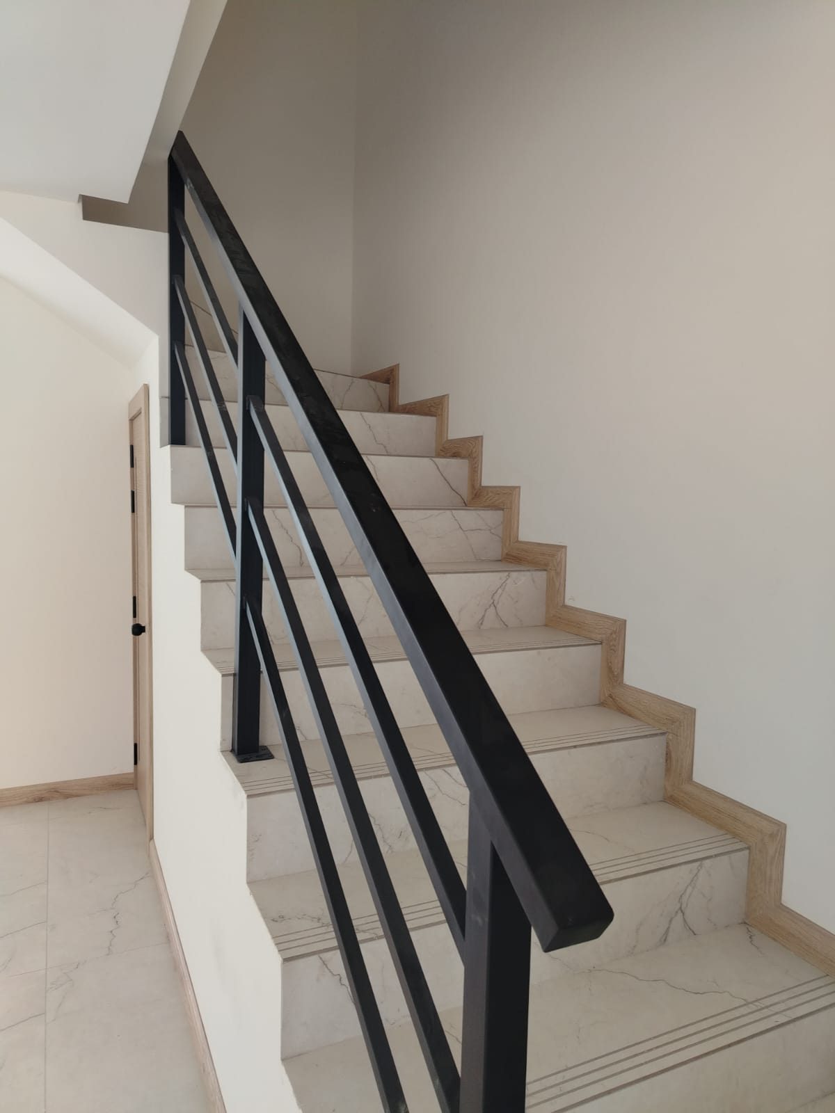 Escaleras — casa modelo Villas Praderas del Valle, Cuenca