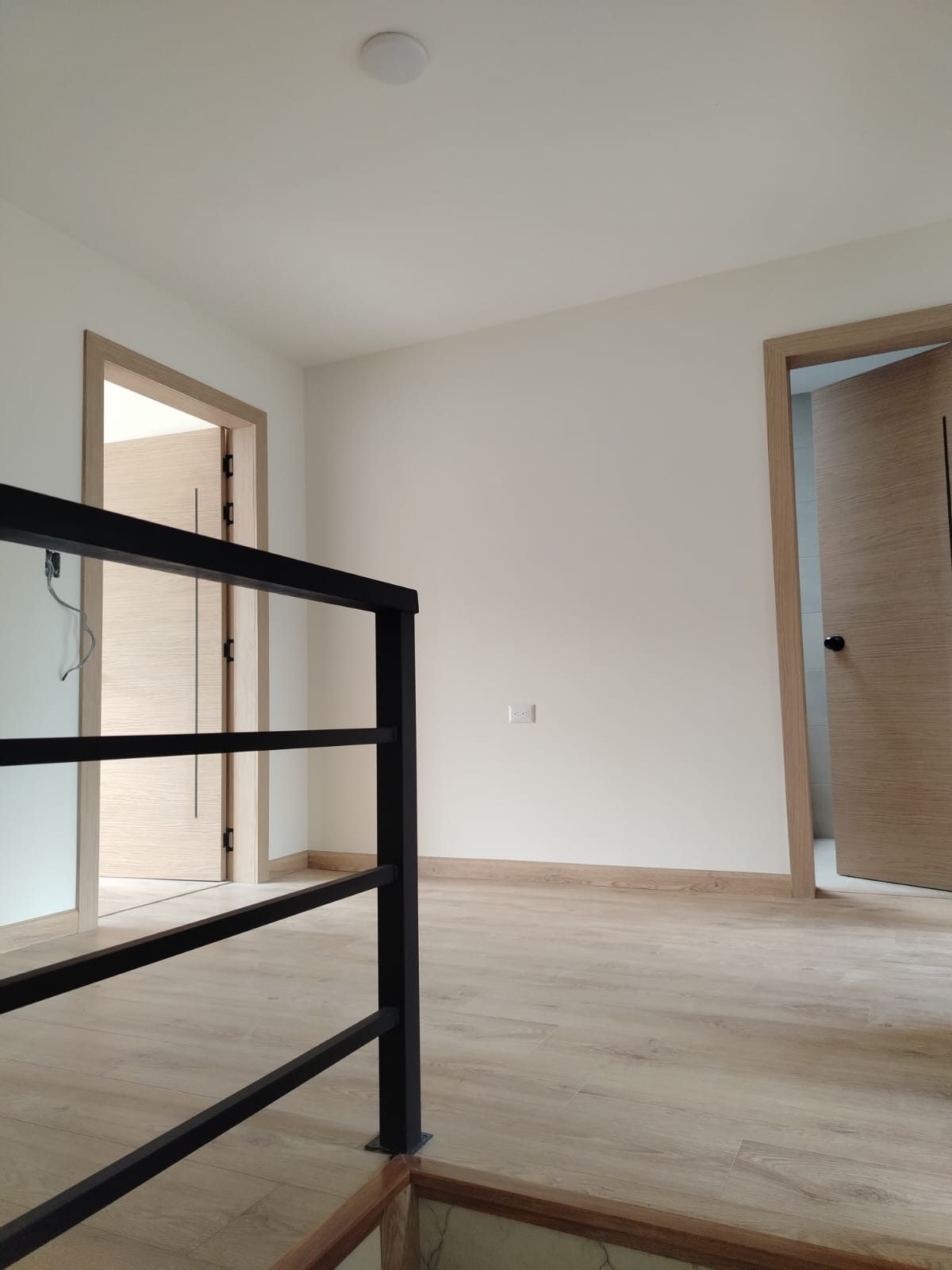 Pasaje de la segunda planta — casa modelo Villas Praderas del Valle, Cuenca