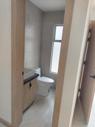 Baño social — casa modelo Villas Praderas del Valle, Cuenca