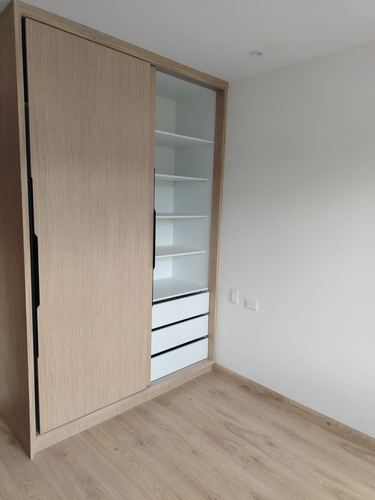 Clóset del dormitorio — casa modelo Villas Praderas del Valle, Cuenca