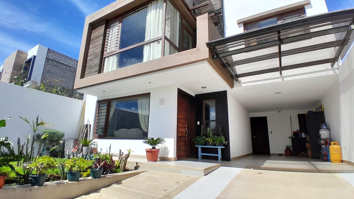 Casa Chilcapamba — Fachada principal, Chilcapamba, Cuenca
