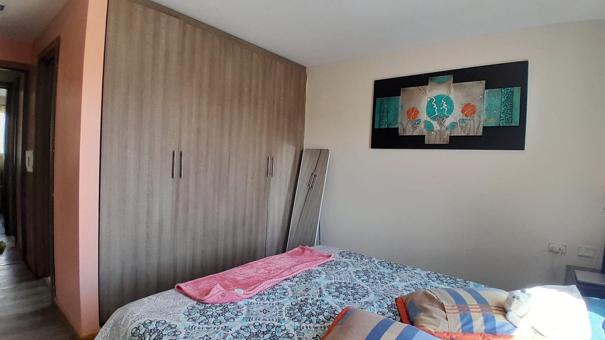 Casa Chilcapamba, Cuenca — Dormitorio con closet amplio