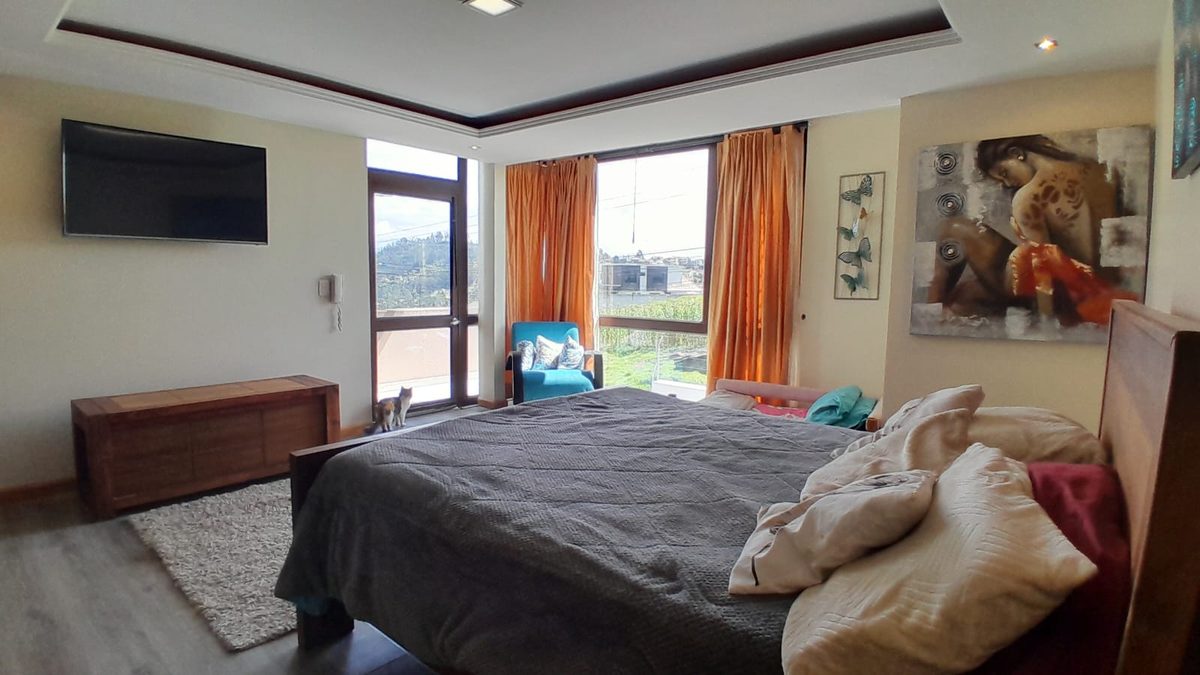 Casa Chilcapamba, Cuenca — Ventanales grandes
