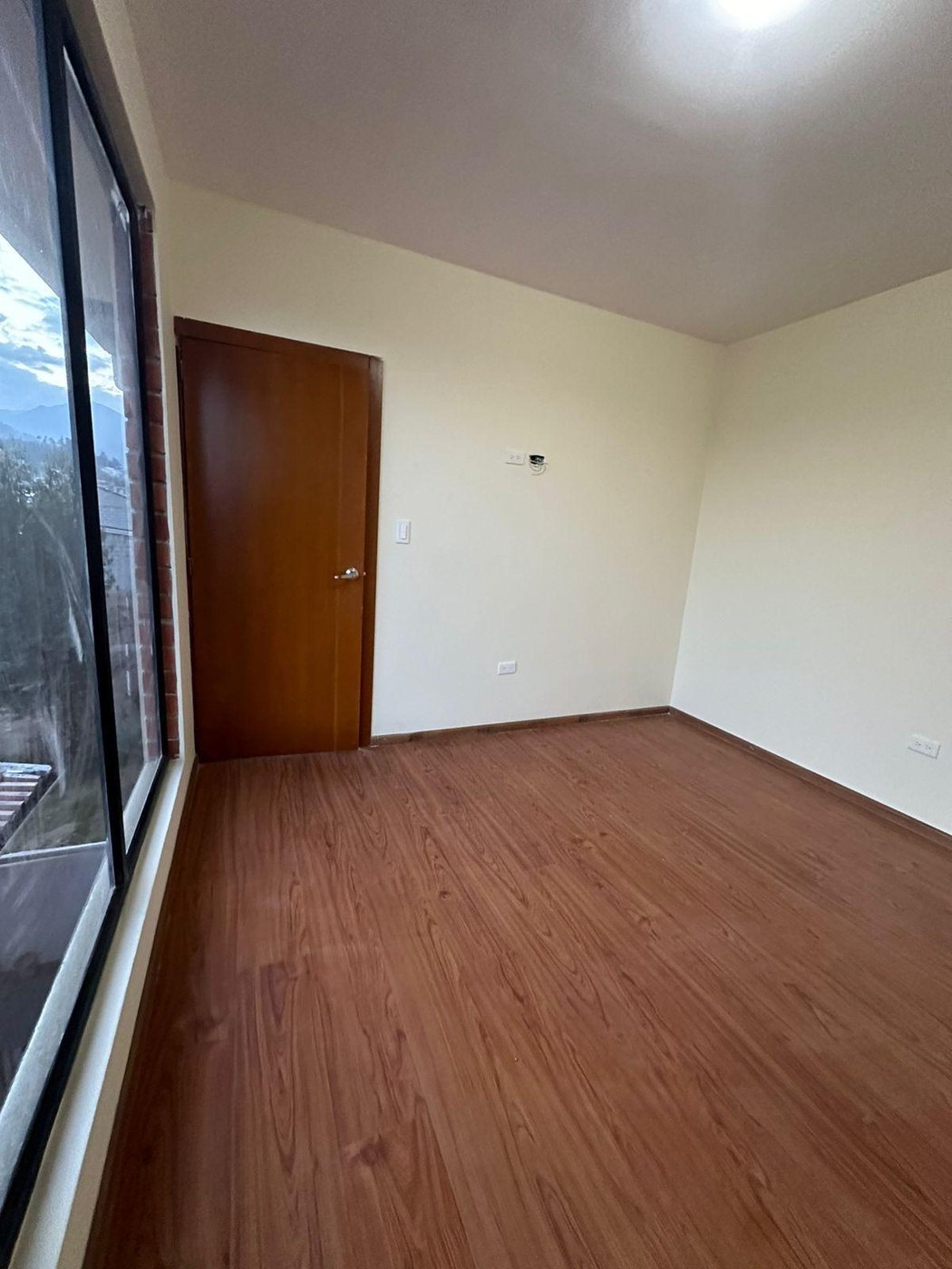 Dormitorios de los apartamentos de la casa rentera en Cuenca