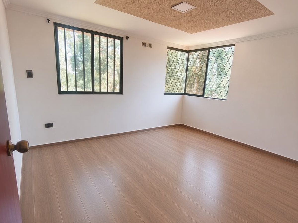 Villa Misicata, Cuenca — Dormitorio máster con baño privado